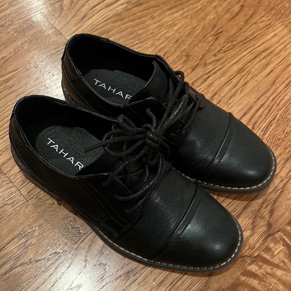 Tahari boy’s moccasins size 13